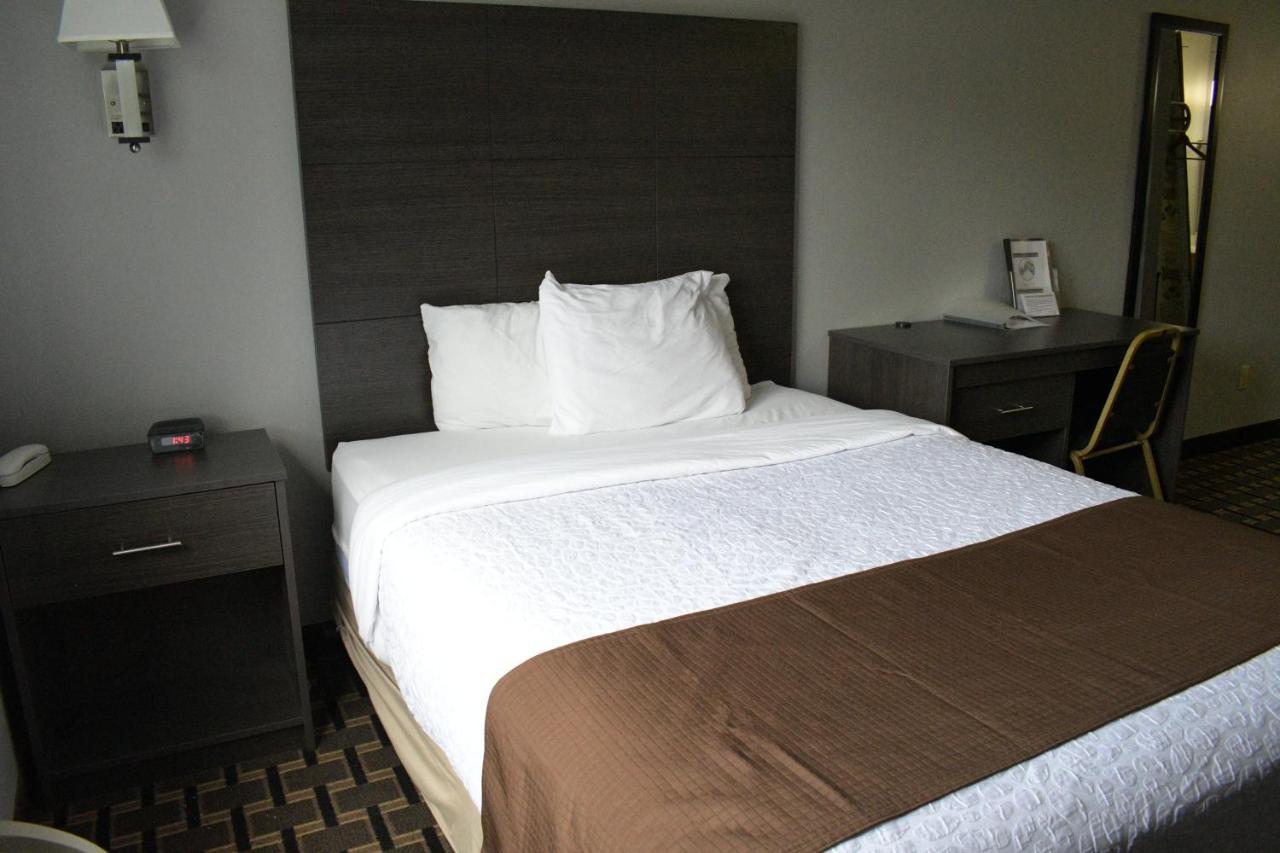 Adams Inn And Suites Ngoại thất bức ảnh