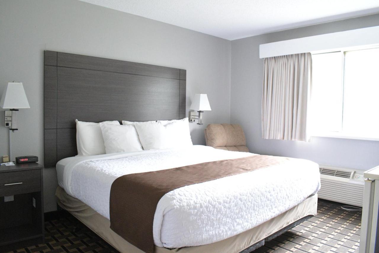 Adams Inn And Suites Ngoại thất bức ảnh