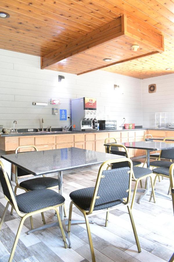Adams Inn And Suites Ngoại thất bức ảnh