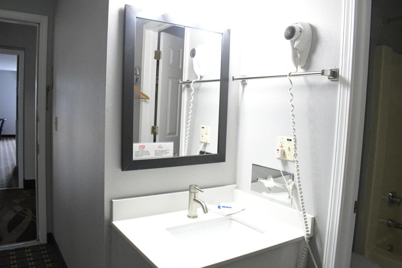 Adams Inn And Suites Ngoại thất bức ảnh