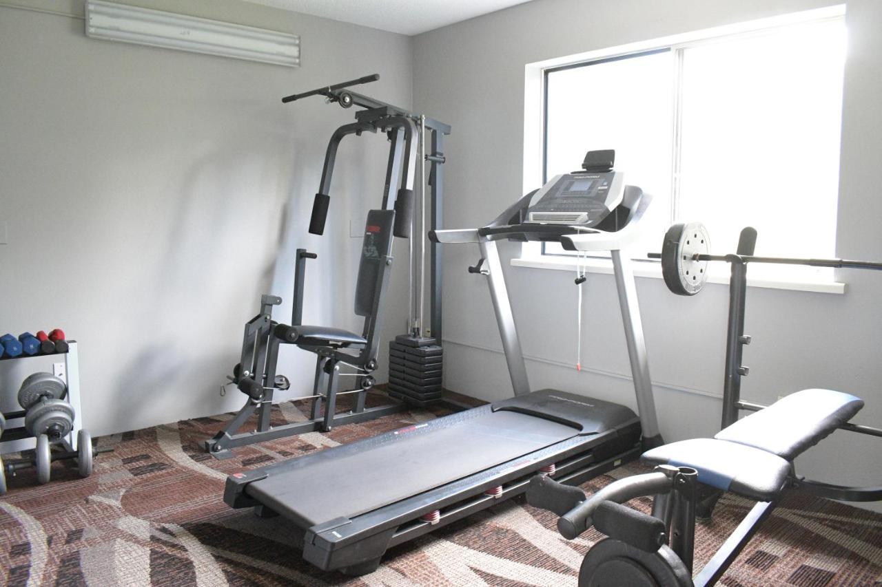 Adams Inn And Suites Ngoại thất bức ảnh