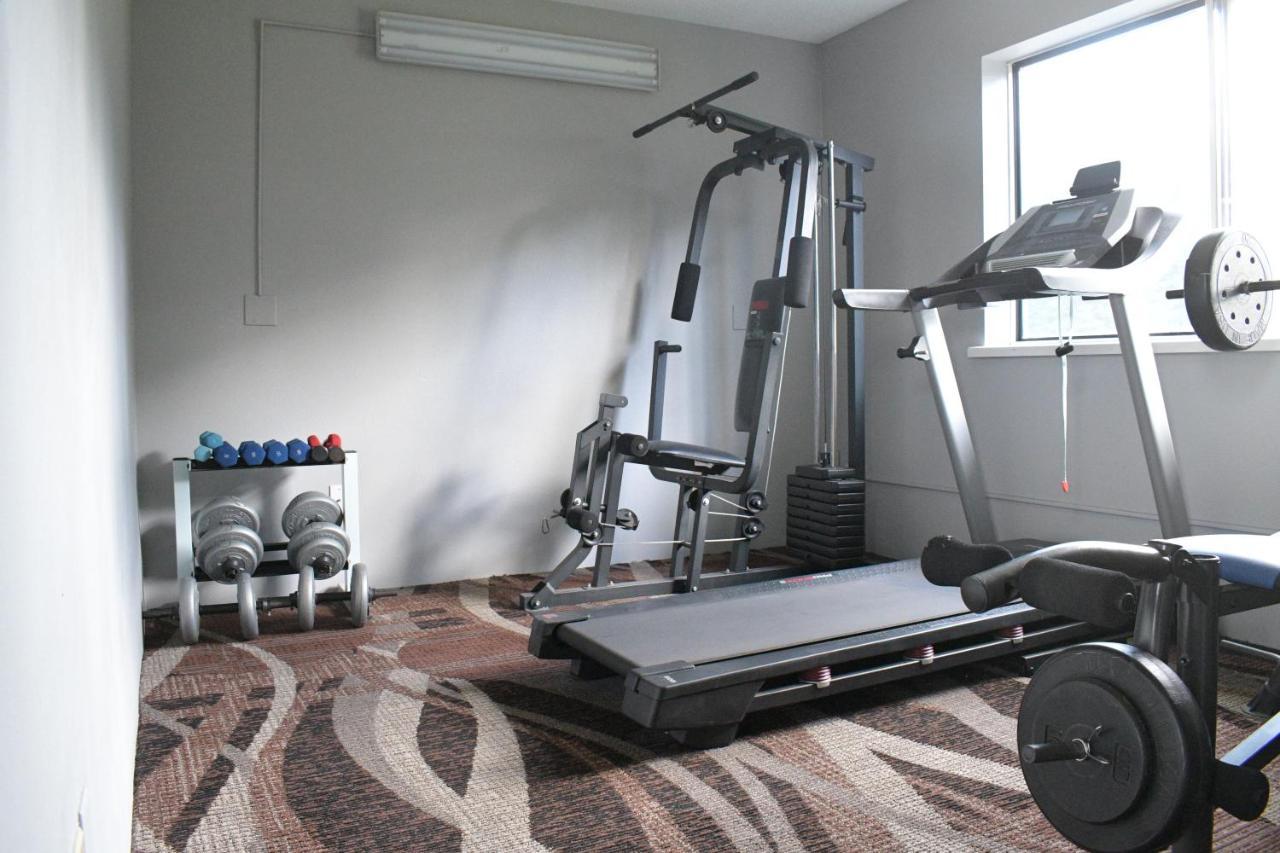 Adams Inn And Suites Ngoại thất bức ảnh