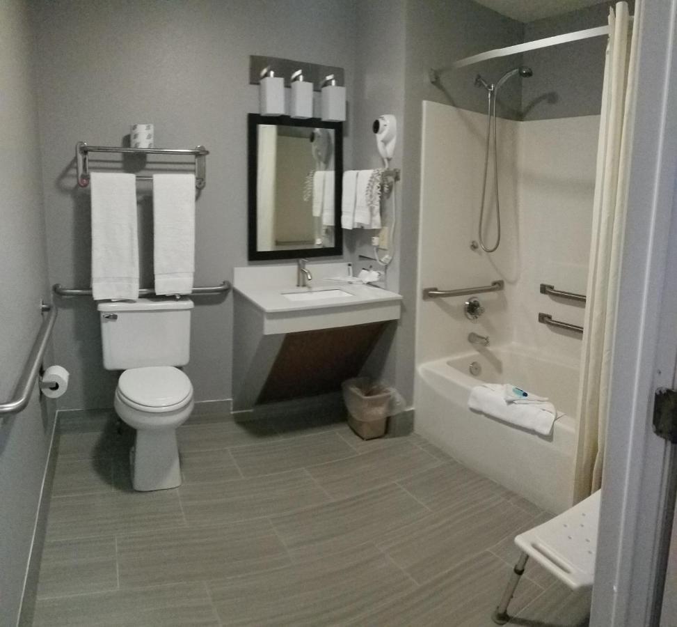 Adams Inn And Suites Ngoại thất bức ảnh