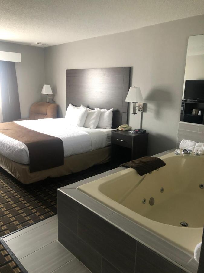 Adams Inn And Suites Ngoại thất bức ảnh